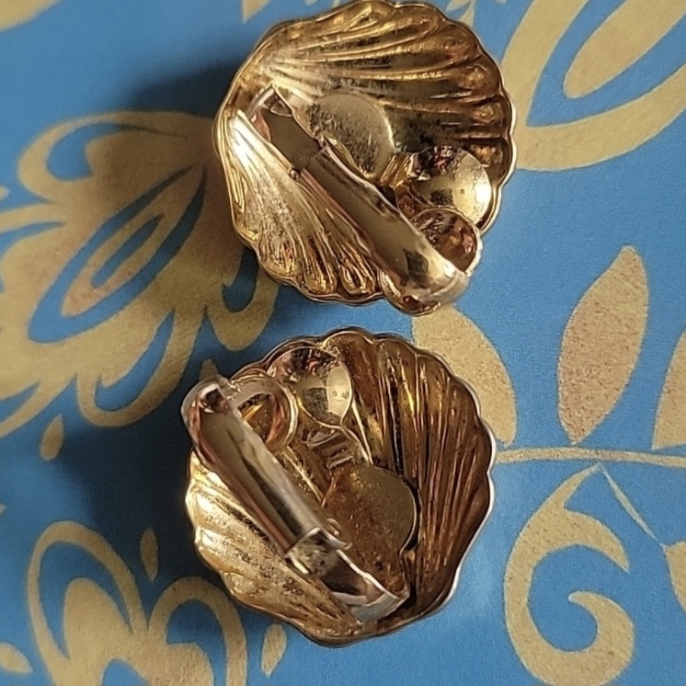 Gold Shell Earrings - image 3